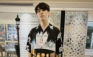 穿「動漫聯名衣」有自信！志祺七七宅魂爆發   笑：這才是真實的我