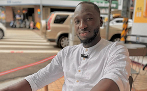 YTR黑龍回甘比亞「與父母拍學士服」！手機泡水回憶全沒：很痛苦