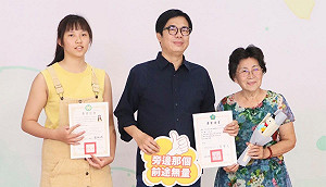 高市模範生及畢業生與市長合影    陳其邁祝福勇敢追夢前行