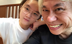 「爺孫戀」林靖恩又出事！偷外賣坐路邊吃遭逮