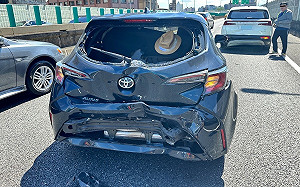 開車跑行程遭遊覽車追撞 顏若芳「手拉傷」嚇壞：要去收驚拜拜
