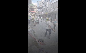 (影) 中國老百姓不忍了！ 城管長期作威作福欺壓民眾 當街被打如過街老鼠