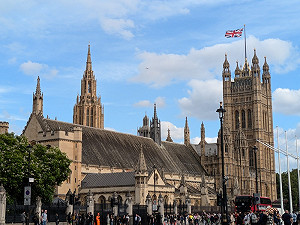 英跨黨派人士籲政府更重視對中政策 提10兆保台倡議