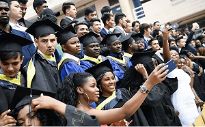 (影) 以為來到「瓦干達」! 菲裔人士頻與中國居民衝突 網怒批 : 崇洋媚外