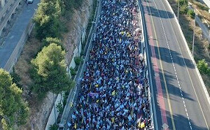 要納坦雅胡別再破壞停火協議 以示威群眾塞爆大道