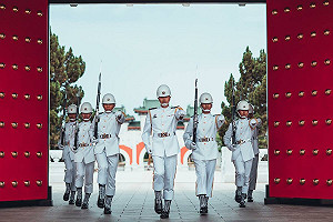 三軍儀隊3駐防點半年輪一次    彰顯國家門面「不動如山60分鐘不眨眼」