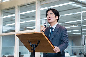 解嚴37周年訪檔案局 賴清德:不希望有人企圖將國家帶往過去
