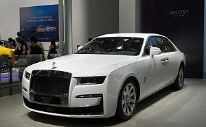 勞斯萊斯、BMW前首席設計師被刺身亡 妻子翻牆逃命 警追捕兇手