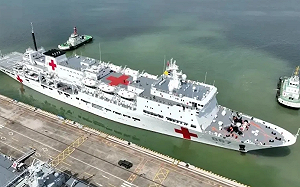 解放軍要動手了? 萬噸「海上醫院」突開往南海 疑將拖走馬德雷山號