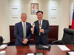 會見加拿大參議院訪團 吳釗燮感謝支持台海和平穩定