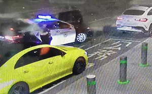 桃園機場傳槍響! 違停拒檢衝撞警車｢疑毒駕｣航警開13槍制止仍逃脫