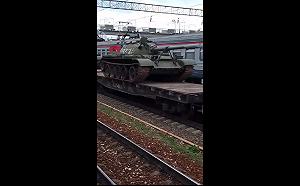 (影) 前線吃緊! 近6萬烏軍女兵上戰場 俄坦克快打光 急運二戰 T-54老古董 