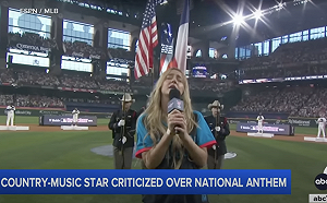 (影)美國大聯盟唱國歌大翻車！女歌手道歉：喝醉了