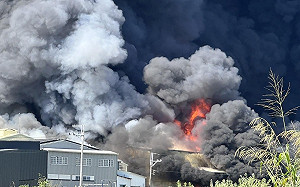 口罩戴緊！台南大火黑煙竄天 粉專：「這6區」留意空品