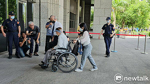 高院撤銷千萬交保 楊兆麟坐輪椅三度現身法院重開羈押庭
