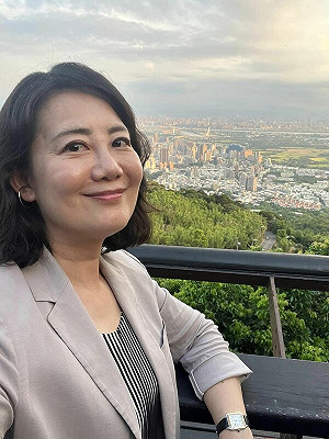 立院休會回選區勤走 吳思瑤上大屯山俯瞰北投:心靈之所繫