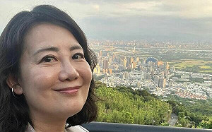 立院休會回選區勤走 吳思瑤上大屯山俯瞰北投：心靈之所繫