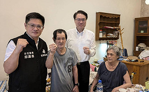 林右昌赴宜蘭探視創黨黨員　承諾接棒帶領台灣繼續前行