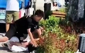 (影) 仇日排外掀風潮! 蘇州書記見日企被罵賣國 女戴日本帽慘遭打倒在地