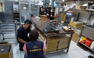 台中十大伴手禮也出包？「旅禾泡芙」內餡疑發霉 食安調查出爐