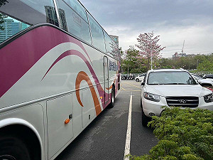 不裝最高罰9萬!遊覽車明年6月起強制裝「駕駛辨識設備」