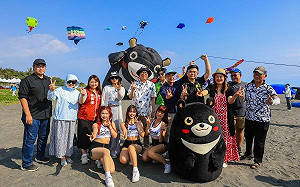 2024旗津風箏節登場 陳其邁化身海灘型男行銷美食美景
