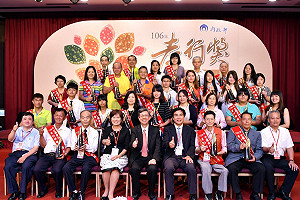 肯定孝行楷模  陳建仁：政府將建構完整長照系統