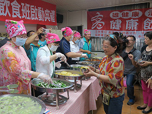 長照2.0  劉世芳力推:老人共餐走出戶外