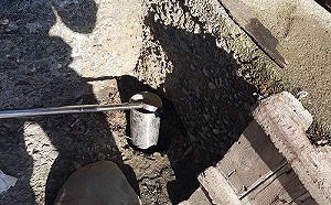 牧場偷排褐色噁水　環保局突擊逮正著