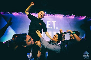 殘血的逆襲 台灣電競選手E.T擊敗中國選手奪冠