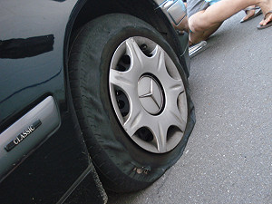 日頭赤炎炎！小心高溫造成爆胎