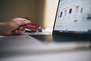 打擊成人網站 英政府推信用卡驗證年齡！