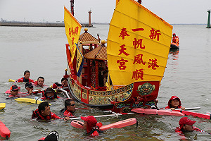 配合世界海洋日 媽祖領航清垃圾