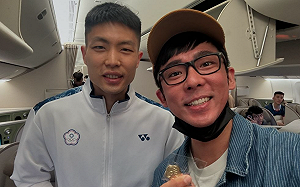 阿滴飛巴黎「巧遇奧運台灣隊國手」!周天成主動送「這禮物」
