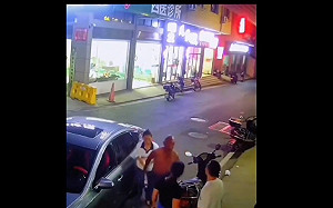 (影)「獻忠事件」四起! 長沙轎車衝撞人群、街頭車禍 民眾拿刀「解決糾紛」