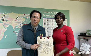 美國紐奧良國際處長訪台南 逛市府國際廊道大呼驚喜