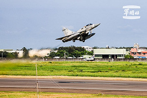 漢光40號演習今晨展開  演習首日軍機轉場東部「戰力保存」