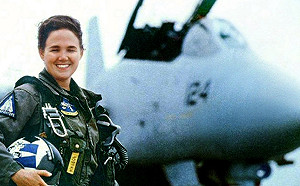 繁榮衛士持續教訓胡塞! 美海軍出現首位贏得空對空勝利的女飛行員