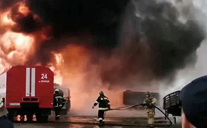 (影) 俄軍發威？ 一天砸6500枚砲彈滅村 針對 F-16 還轟烏機場濃煙蔽天