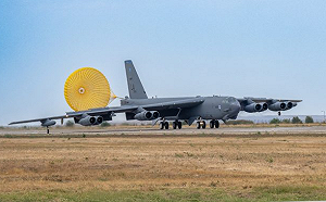 美B-52北約任務創2個「首次」一飛越芬蘭灣、二降落羅馬尼亞