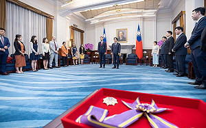 歐盟辦事處長高哲夫將離任 賴清德贈勳：歡迎回來吃臭豆腐