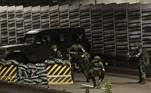 阻絕敵特工突入北市 憲兵華翠大橋演練橋樑檢管