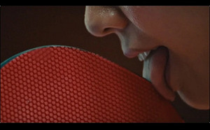 (影) NIKE 又辱華？ 舔球拍影片引爭議 外媒爆美想在奧運抓23中國運動員