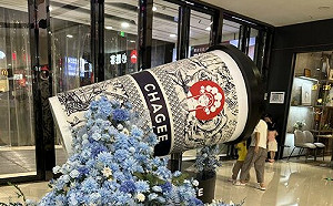 (影) 真夠「霸王」!  不爽男子給差評 「霸王茶姬」店員隔日上門要求刪評