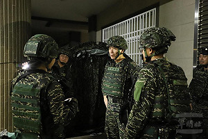 假想敵軍入侵! 海鋒大隊今晨接繼操演 梅家樹親自視察