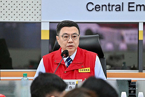 卓榮泰視察颱風災變中心  盼縣市長全程坐鎮指揮