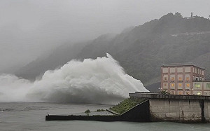 凱米重創中南部！6縣市一級淹水警戒 17座水庫放水中
