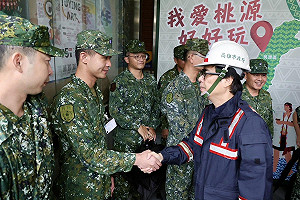 凱米颱風來襲 陳其邁挺進山區視察關心居民