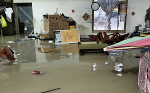 (影)凱米甩尾挾雨！南高屏首當其衝 家被淹路成河慘況曝光