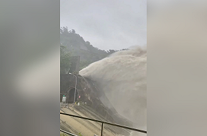 凱米雨量驚人!水庫大進補 曾文、南化調節性放水場面壯觀